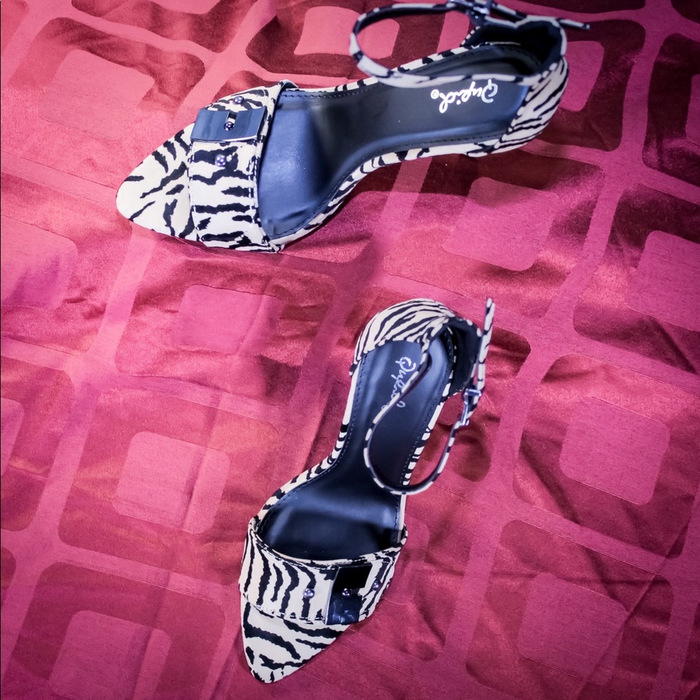 Sandals - Picture 3 of 3